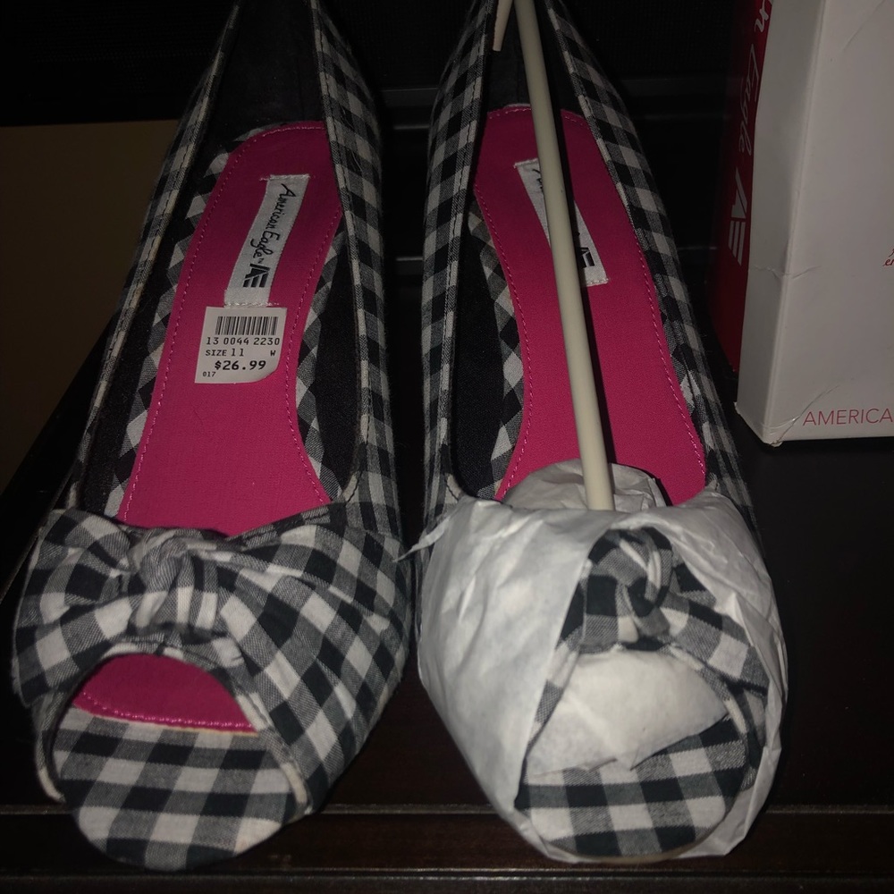AE Black and white checkered wedges NWT